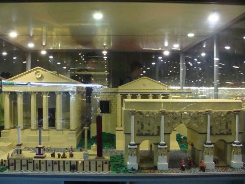 Czytaj więcej: Wycieczka do Teatru Muzycznego i na wystawę edukacyjną budowli z klocków „Lego”.
