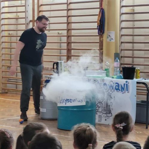 Czytaj więcej: NAUKA FIZYKI I CHEMII NIE MUSI BYĆ NUDNA!